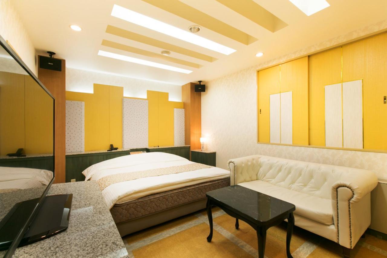Hotel Atlantis Toyonaka (Adults Only) Экстерьер фото